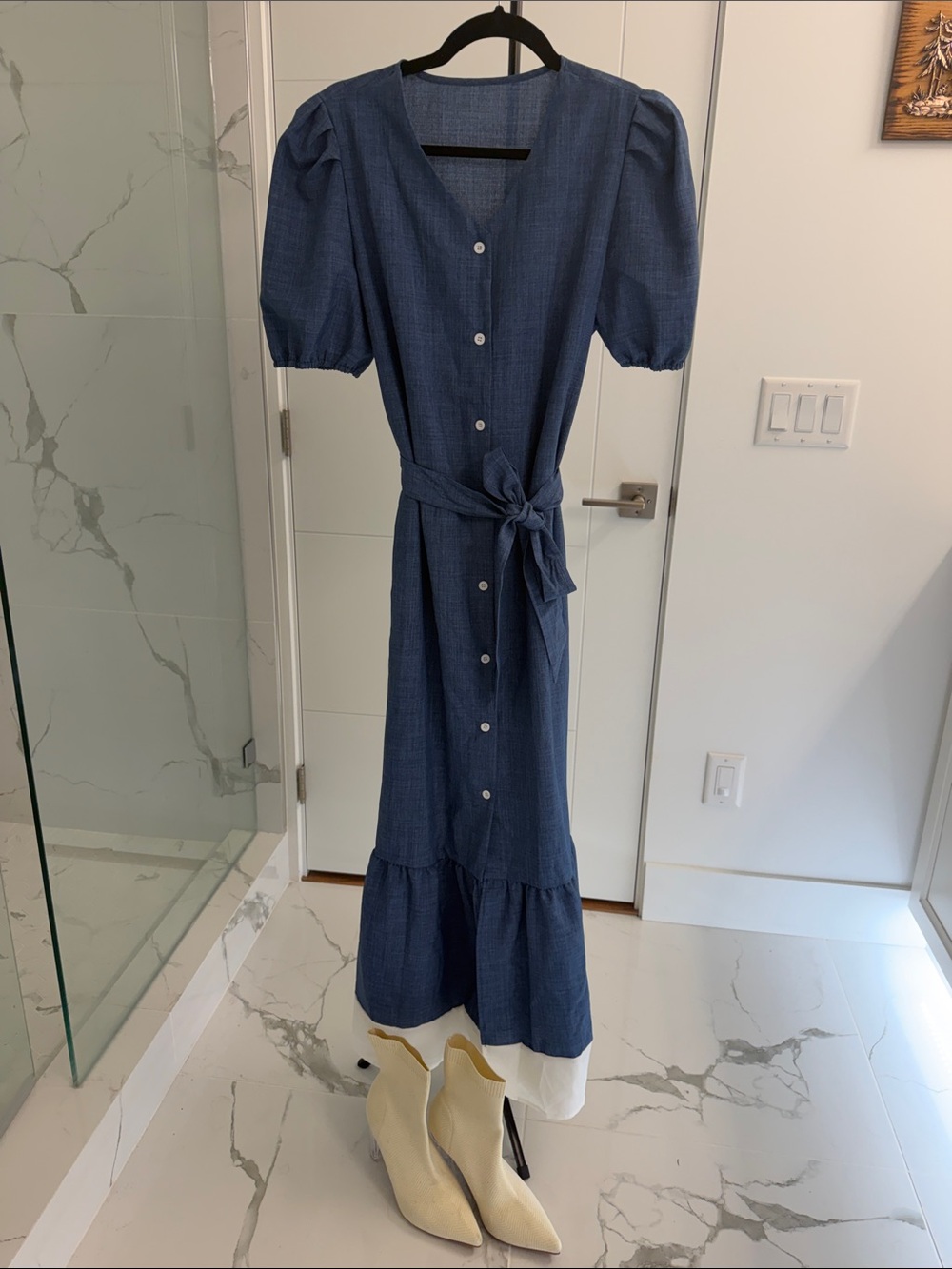 Blue Button-Front Midi Dress with Tie Waist ptp21”/54”l never worn. Very light